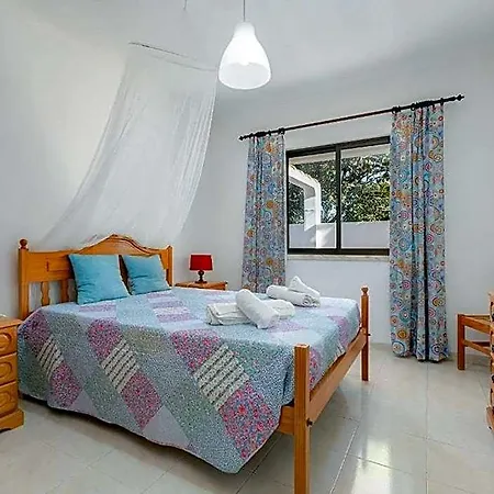 Near Luz With Private Pool Lagos
