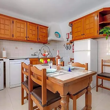 فندق Near Luz With Private Pool لاغوس