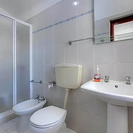 Near Luz With Private Pool لاغوس